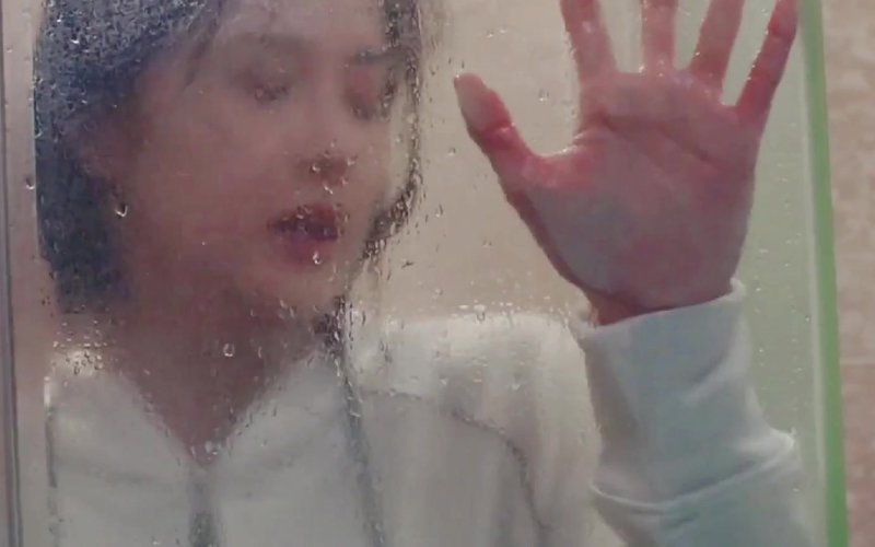 暴躁妈妈对女儿的伤害一切都值