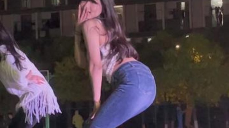 我的漂亮女老师高清免费观看敬业典范
